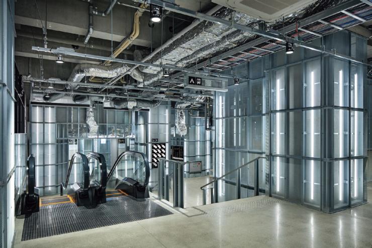 24年11月号　街を引き込む、生き生きとした「共用環境デザイン」